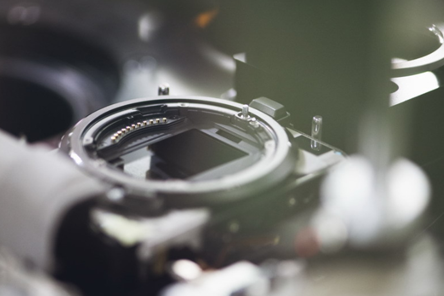 光學(xué)鏡頭設(shè)備：艾瑞精密機(jī)械加工的極致追求