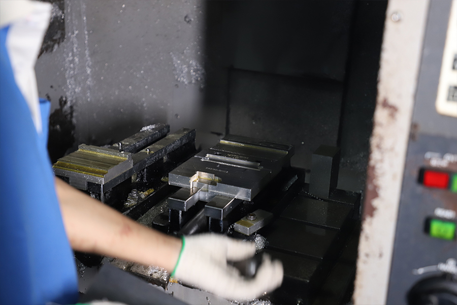 精密制造加工：破解復(fù)雜零件加工的密碼