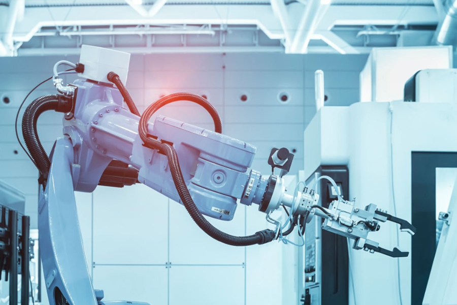 五軸數(shù)控加工中心實(shí)現(xiàn)復(fù)雜曲面高效加工，賦能精密制造領(lǐng)域升級(jí)