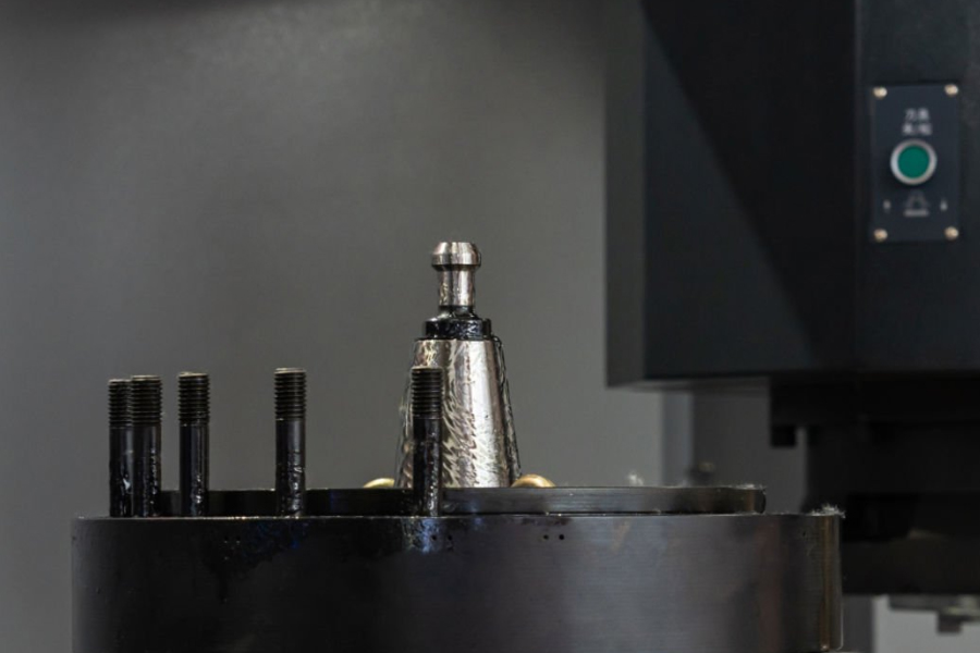 五軸數(shù)控機(jī)床：多軸聯(lián)動(dòng)技術(shù)突破高端制造精度瓶頸，重塑復(fù)雜零件加工邏輯