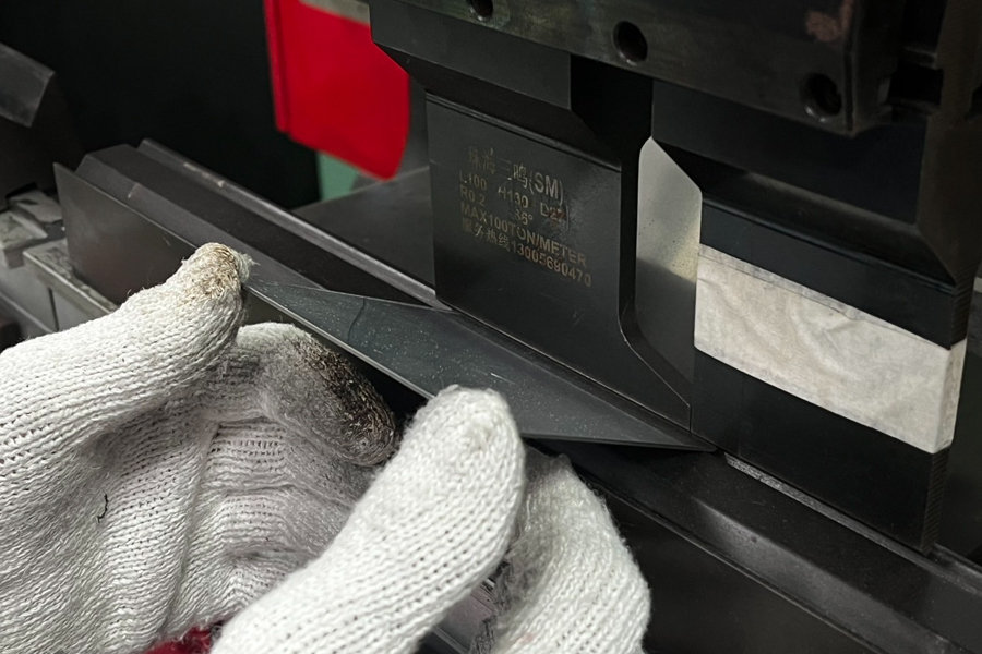 精密制造的塑形藝術(shù)：折彎工藝的精度與應(yīng)用